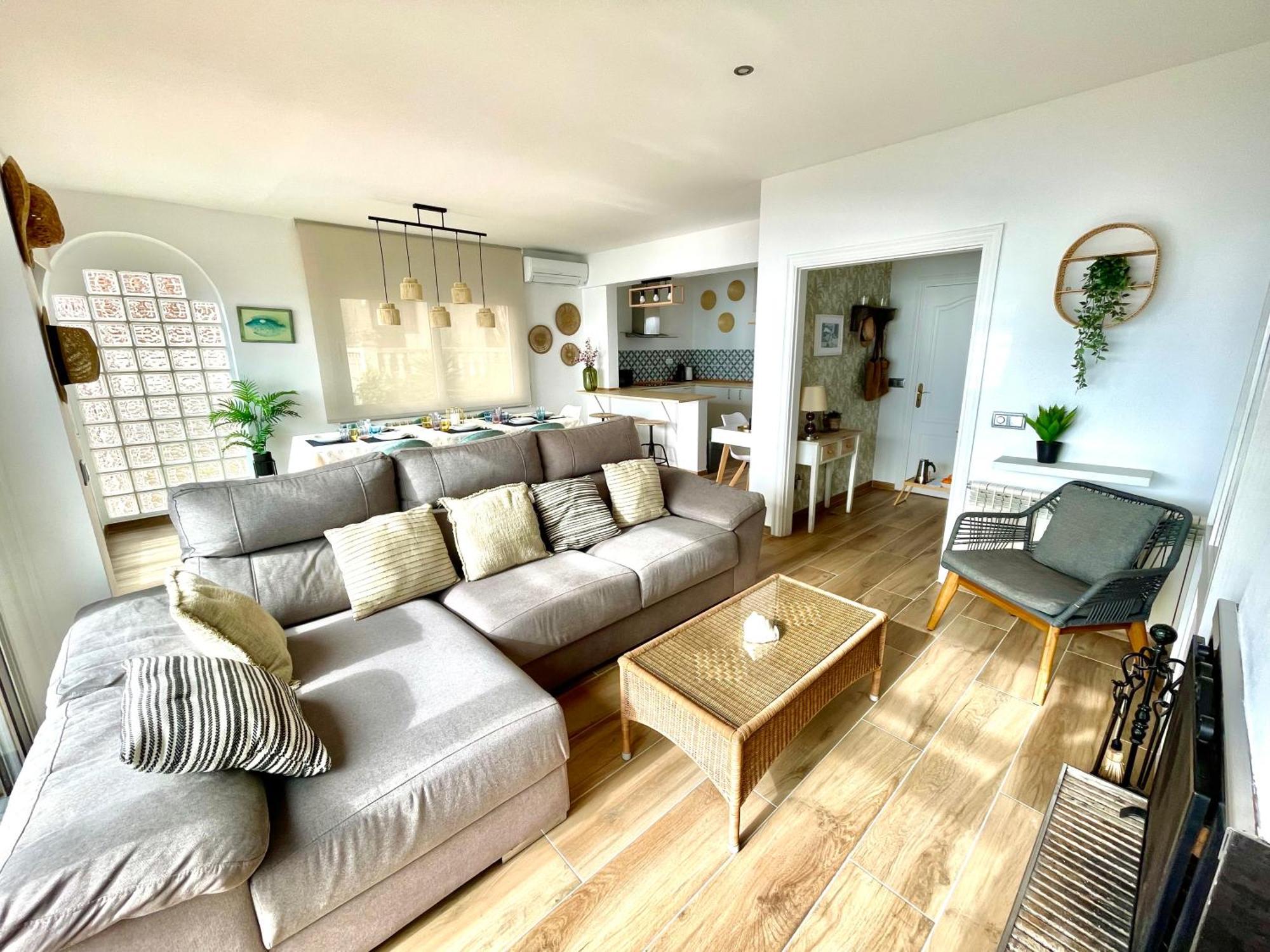 Seahomes Vacations, La Casa Blue Mediterranean Lifestyle บลาเนส ภายนอก รูปภาพ